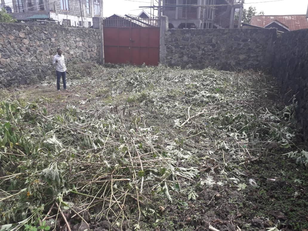 Het kale terrein voor de bouw
