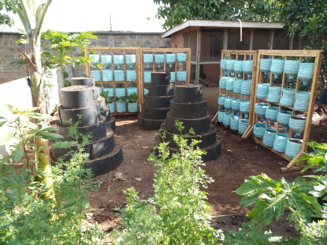 Verticale moestuinen bij 4Watoto