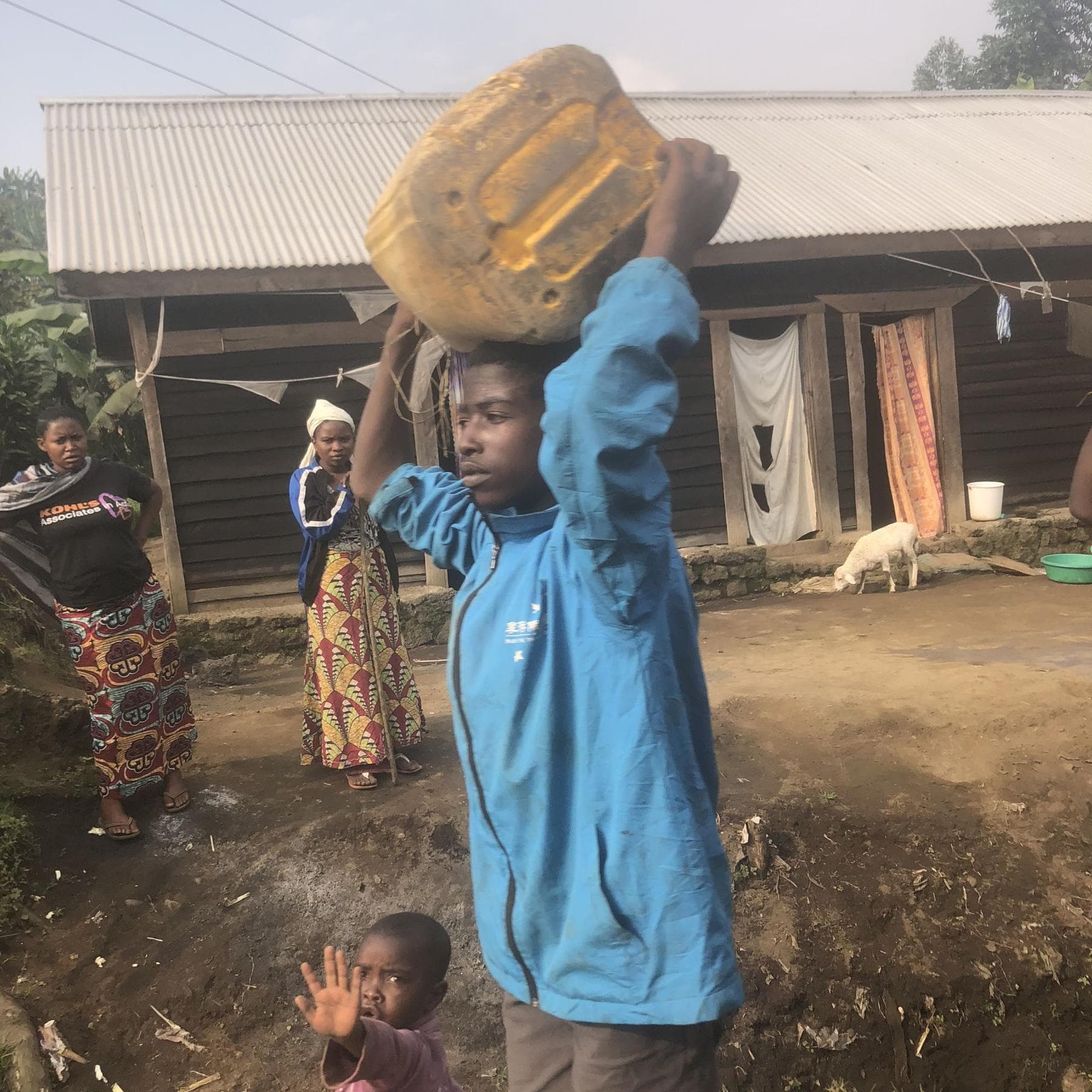 Water halen in Goma